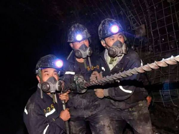 上海庙矿区职事情业现场